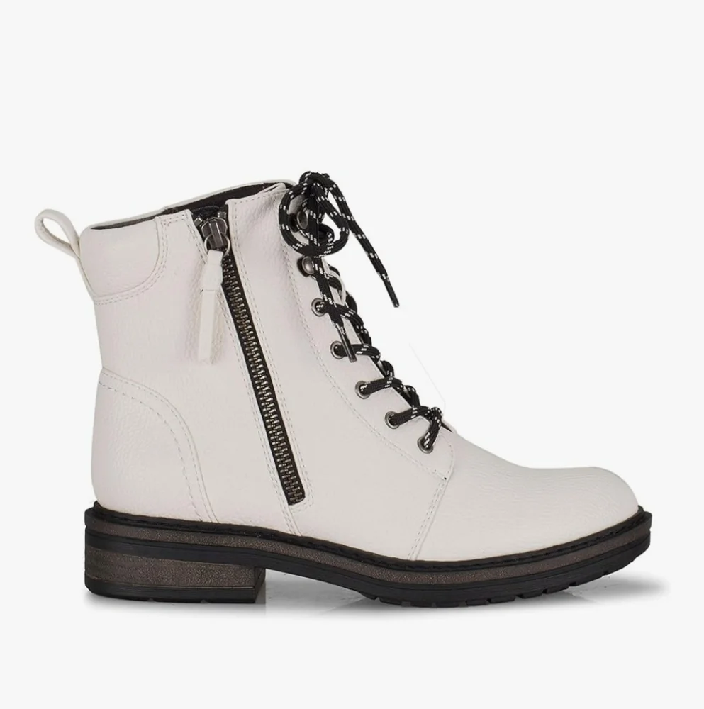 BearTraps AmySue Boots In Cream Size 8.5